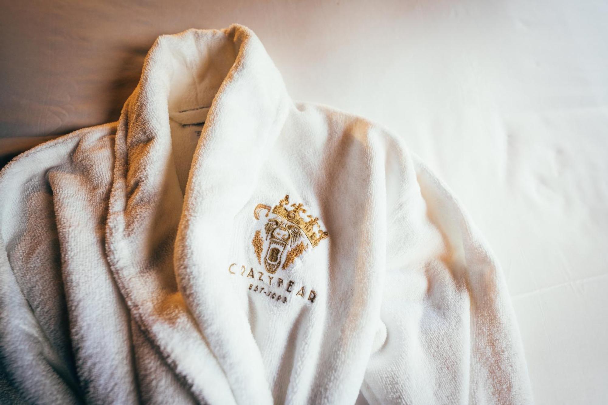 Crazy Bear Beaconsfield Hotel Buitenkant foto A bathrobe