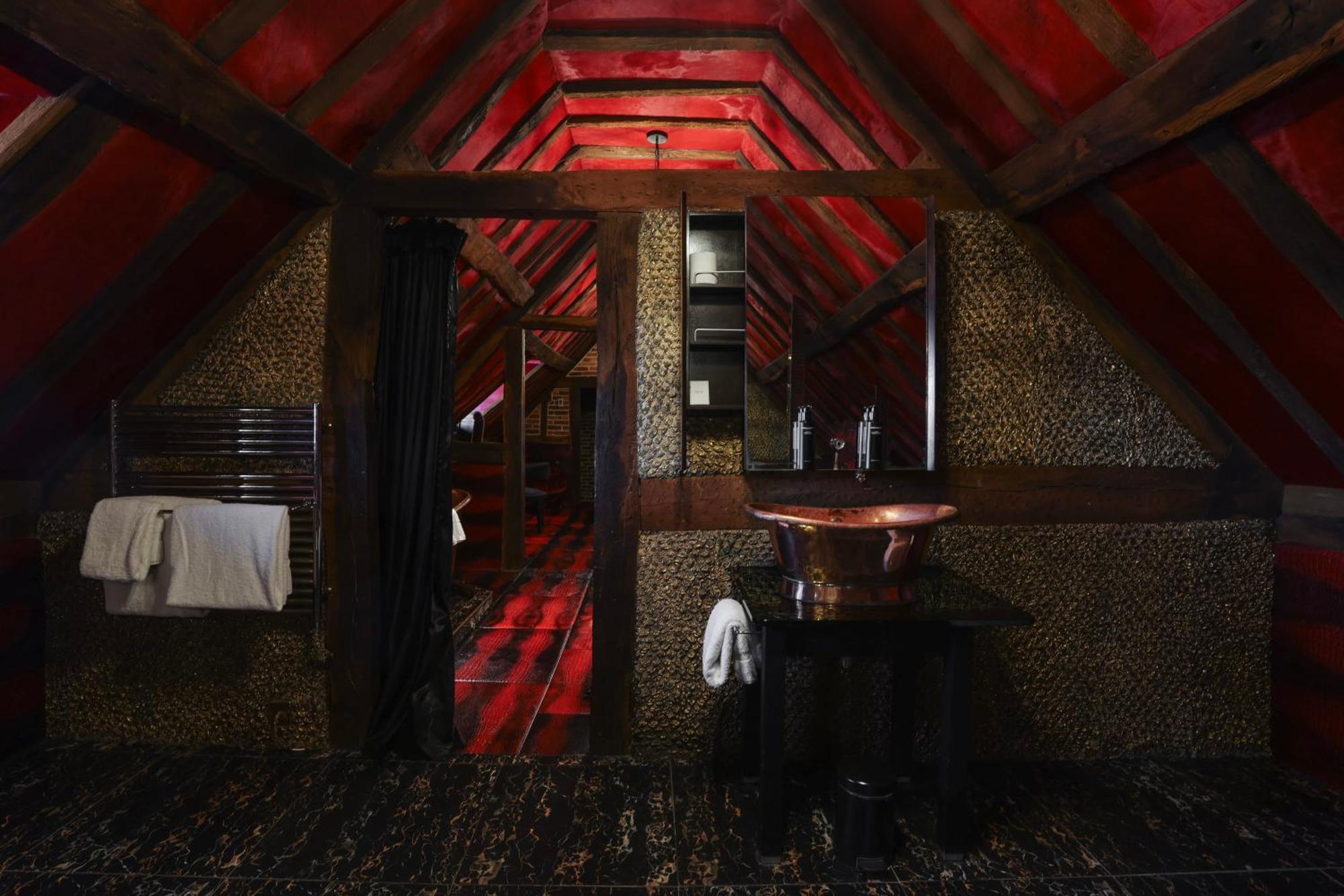 Crazy Bear Beaconsfield Hotel Buitenkant foto