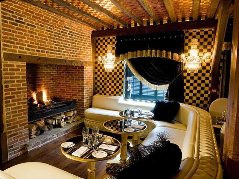 Crazy Bear Beaconsfield Hotel Buitenkant foto The interior of the restaurant